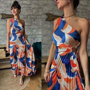 STUNNING! 💜 Asymmetric Long Dress. One Size